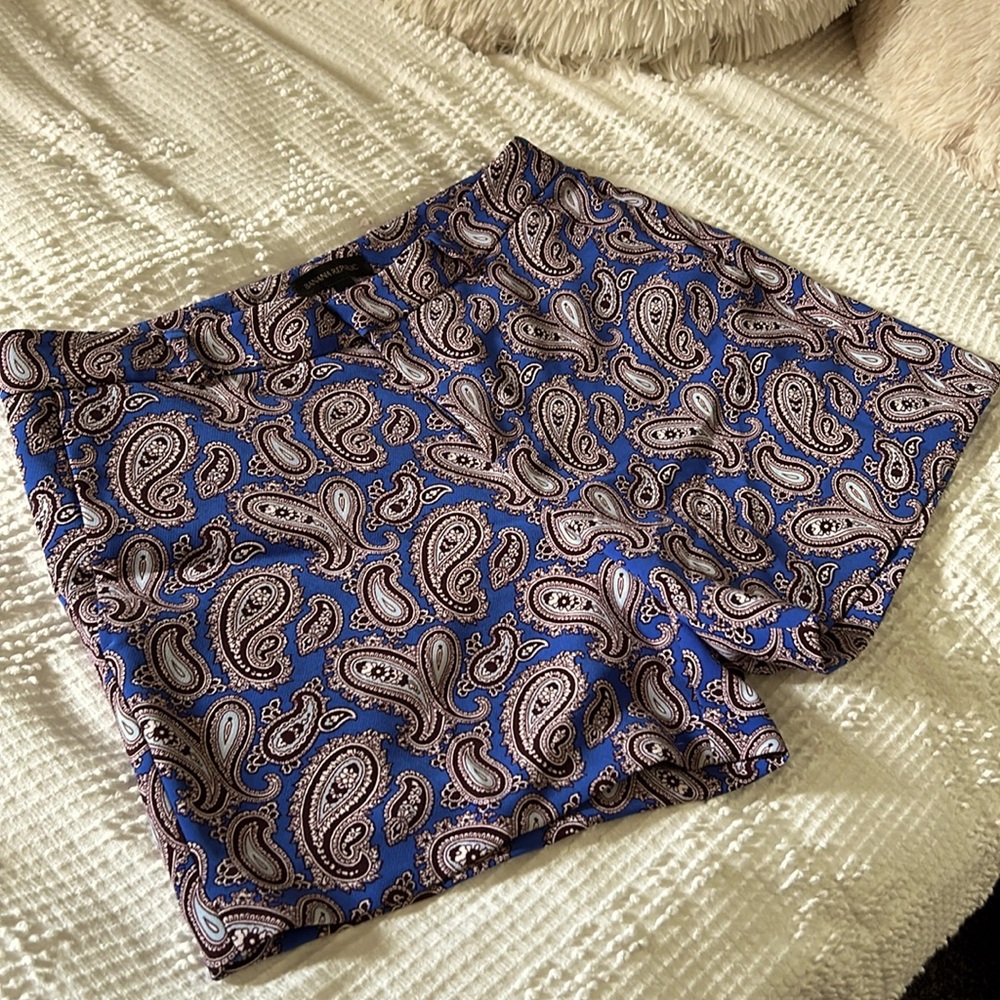 Banana Republic blue/maroon paisley shorts, size 6.